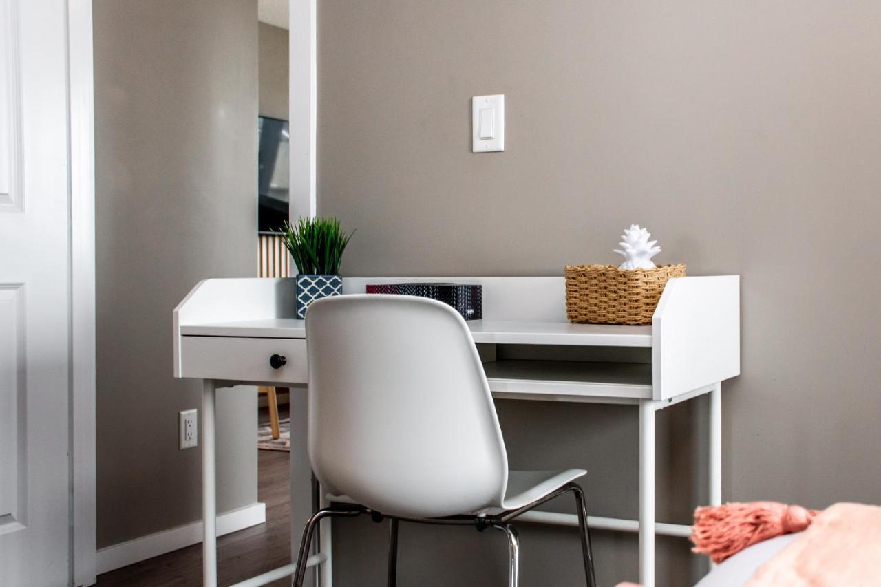 Peaceful Oasis Condo, Ac, Top Floor, Secure Ug Parking, Balcony, King Bed! Edmonton Exterior foto
