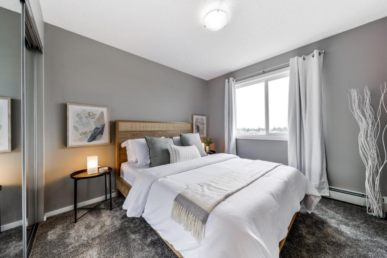 Peaceful Oasis Condo, Ac, Top Floor, Secure Ug Parking, Balcony, King Bed! Edmonton Exterior foto