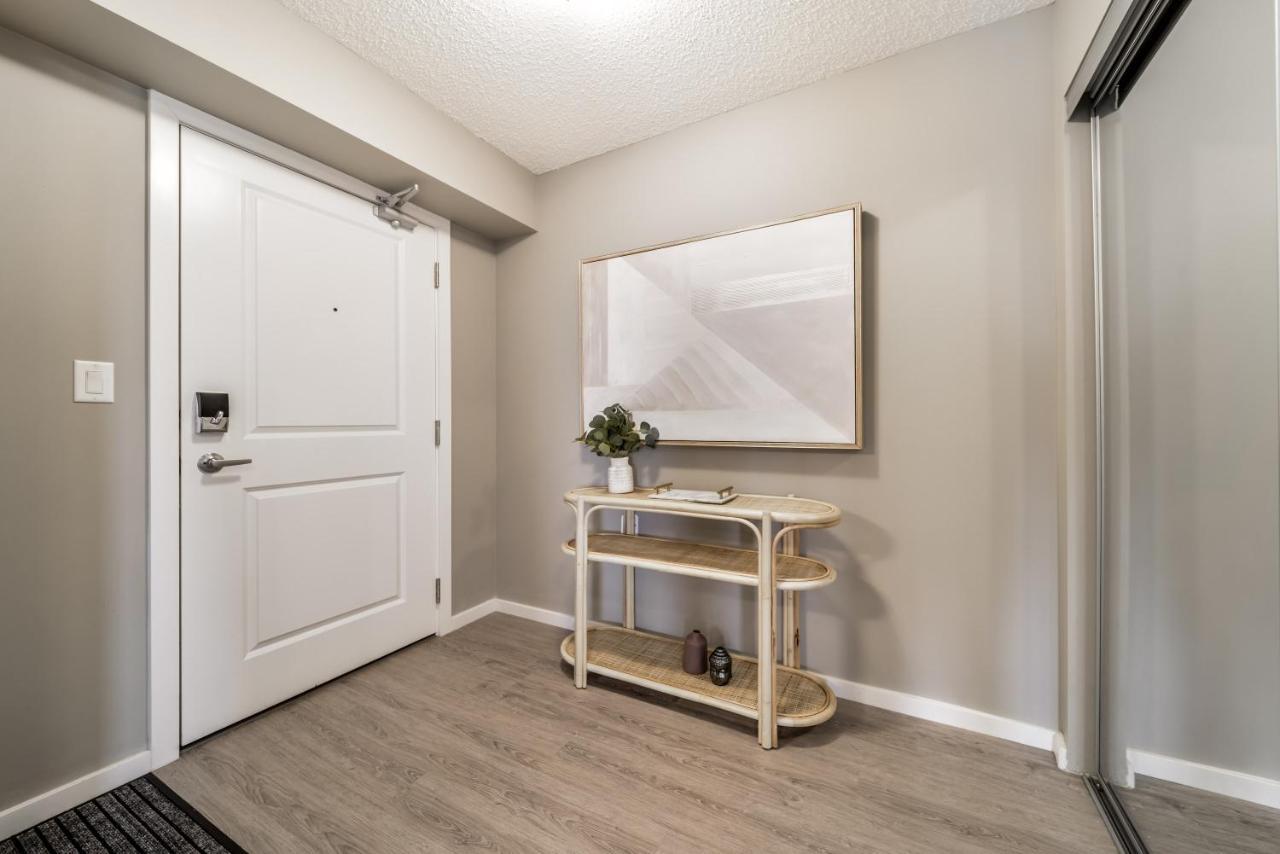 Peaceful Oasis Condo, Ac, Top Floor, Secure Ug Parking, Balcony, King Bed! Edmonton Exterior foto