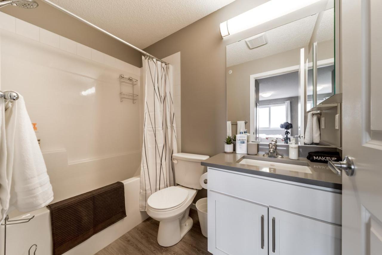 Peaceful Oasis Condo, Ac, Top Floor, Secure Ug Parking, Balcony, King Bed! Edmonton Exterior foto