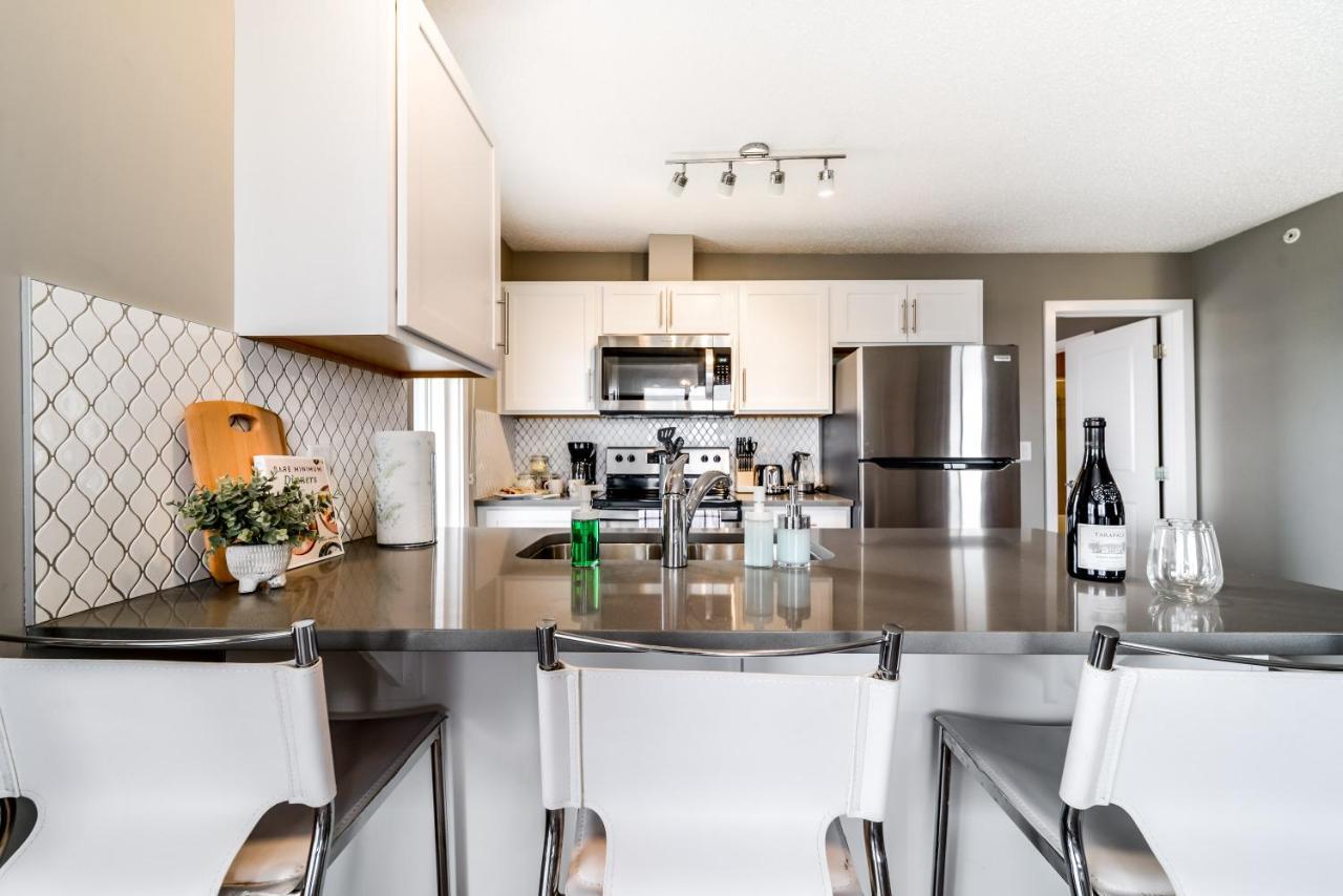 Peaceful Oasis Condo, Ac, Top Floor, Secure Ug Parking, Balcony, King Bed! Edmonton Exterior foto