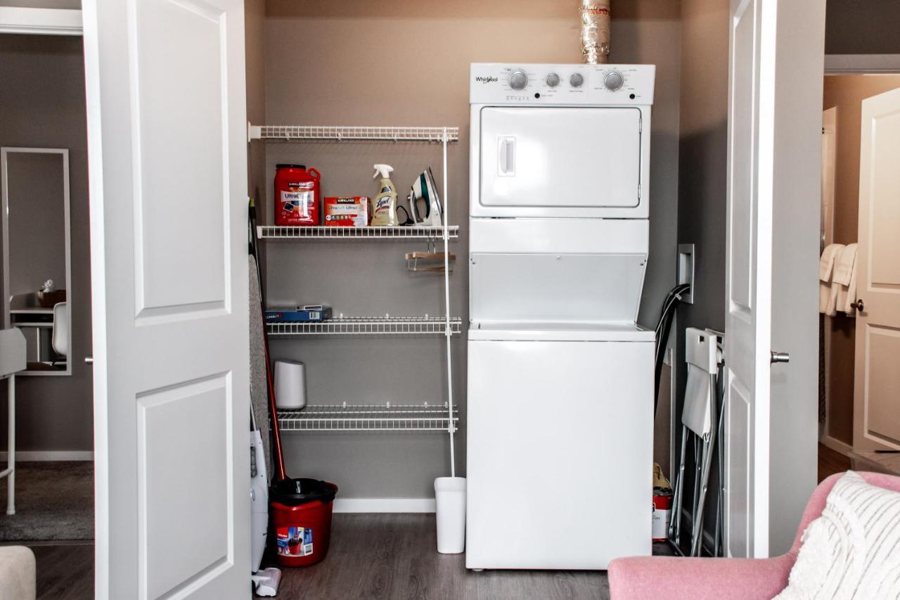Peaceful Oasis Condo, Ac, Top Floor, Secure Ug Parking, Balcony, King Bed! Edmonton Exterior foto